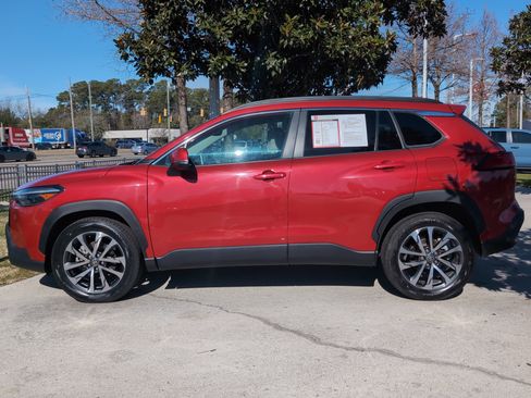 Certified 2024 Toyota Corolla Cross XLE image 7