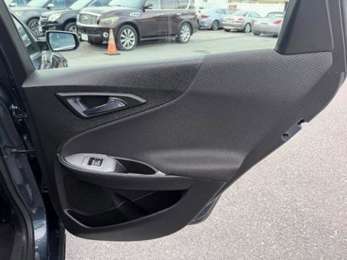 Used 2021 Chevrolet Malibu LT image 32