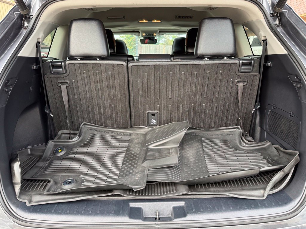 Used 2021 Toyota Highlander XLE AWD/4WD image 14