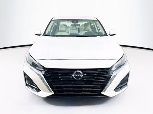 Used 2023 Nissan Altima 2.5 SV FWD image 2