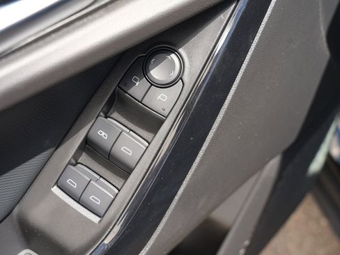Used 2025 Chevrolet Equinox LT AWD/4WD image 9