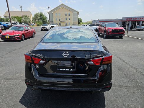 Used 2024 Nissan Altima 2.5 SV FWD image 4