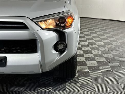 Used 2024 Toyota 4Runner SR5 AWD/4WD image 9