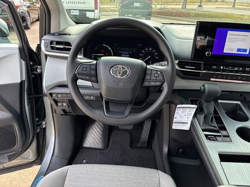 New 2026 Toyota Sienna LE image 19