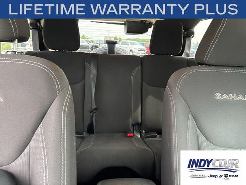 Used 2016 Jeep Wrangler Unlimited Sahara w/ Connectivity Group AWD/4WD image 17