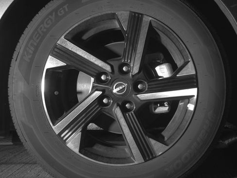 Used 2025 Nissan Sentra SV image 13