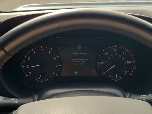 Used 2022 Nissan Frontier PRO-4X image 28