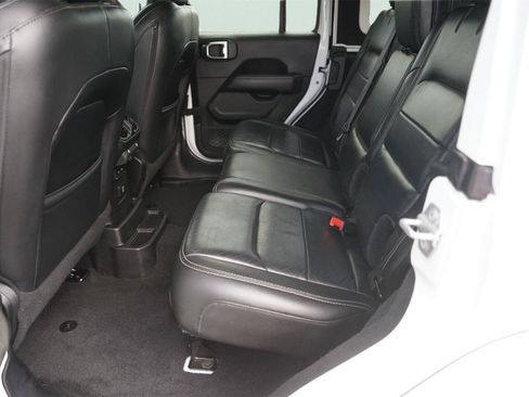 Used 2018 Jeep Wrangler Unlimited Sahara AWD/4WD image 12