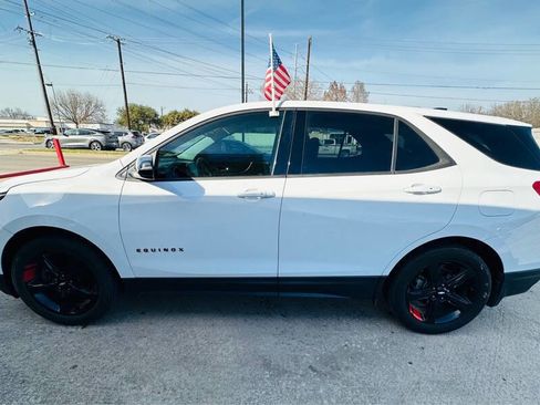 Used 2019 Chevrolet Equinox LT image 2