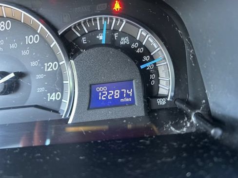 Used 2014 Toyota Camry SE FWD image 11