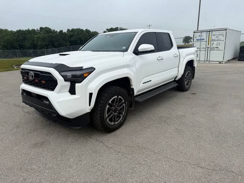 Used 2024 Toyota Tacoma TRD Sport w/ TRD Sport Upgrade Package AWD/4WD image 3