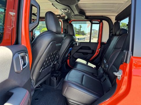 Used 2023 Jeep Gladiator Rubicon w/ LED Lighting Group AWD/4WD image 10