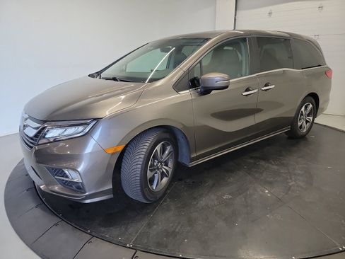 Used 2018 Honda Odyssey Touring image 3