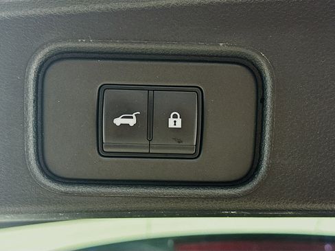 Used 2025 Nissan Pathfinder SV FWD image 29