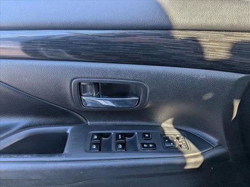 Used 2017 Mitsubishi Outlander GT image 15