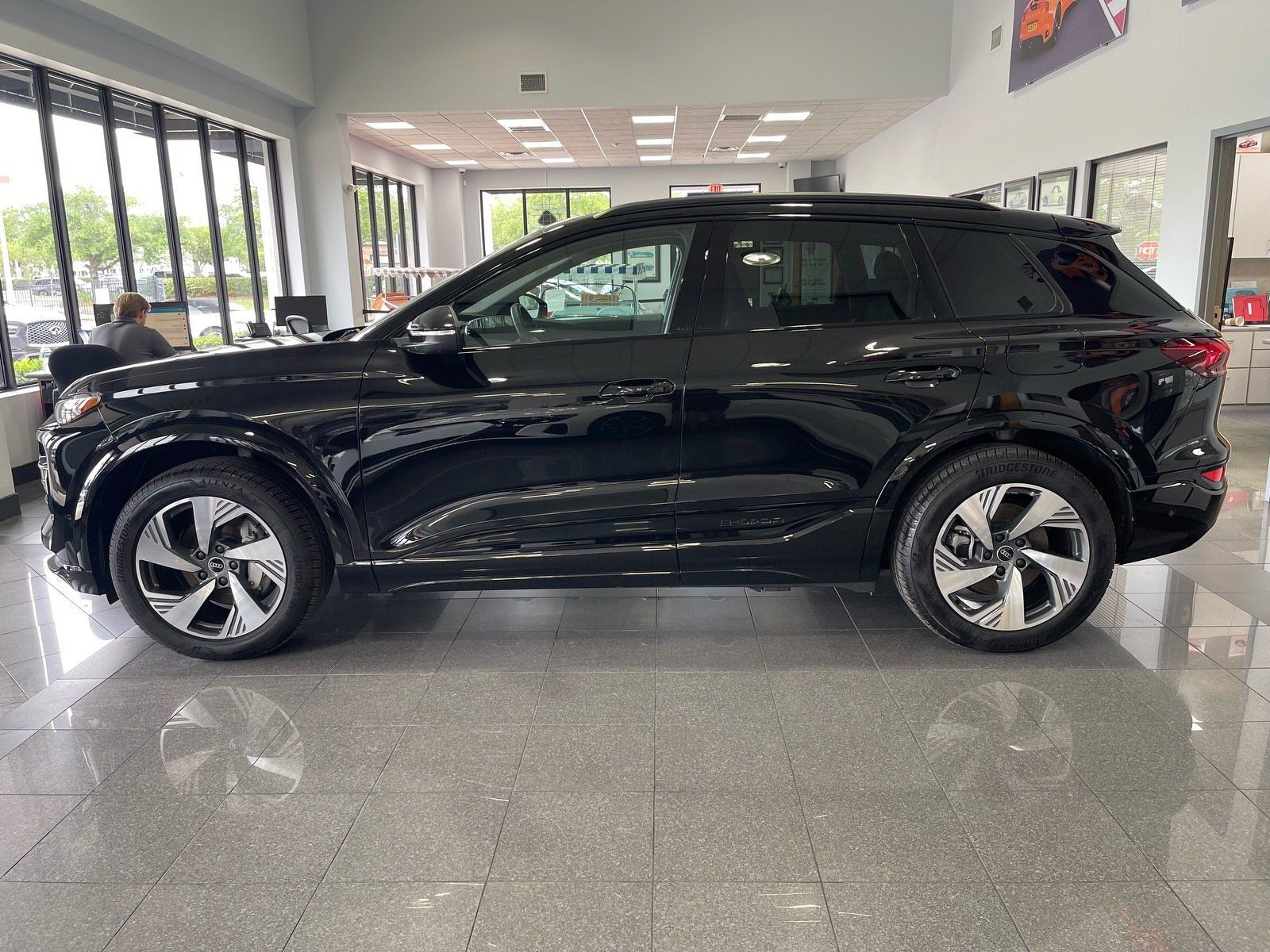 Used 2025 Audi Q6 e-tron Premium Plus w/ Premium Plus AWD/4WD image 2