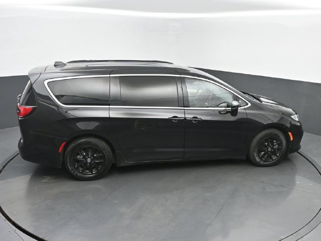 Used 2022 Chrysler Pacifica Touring-L FWD image 41