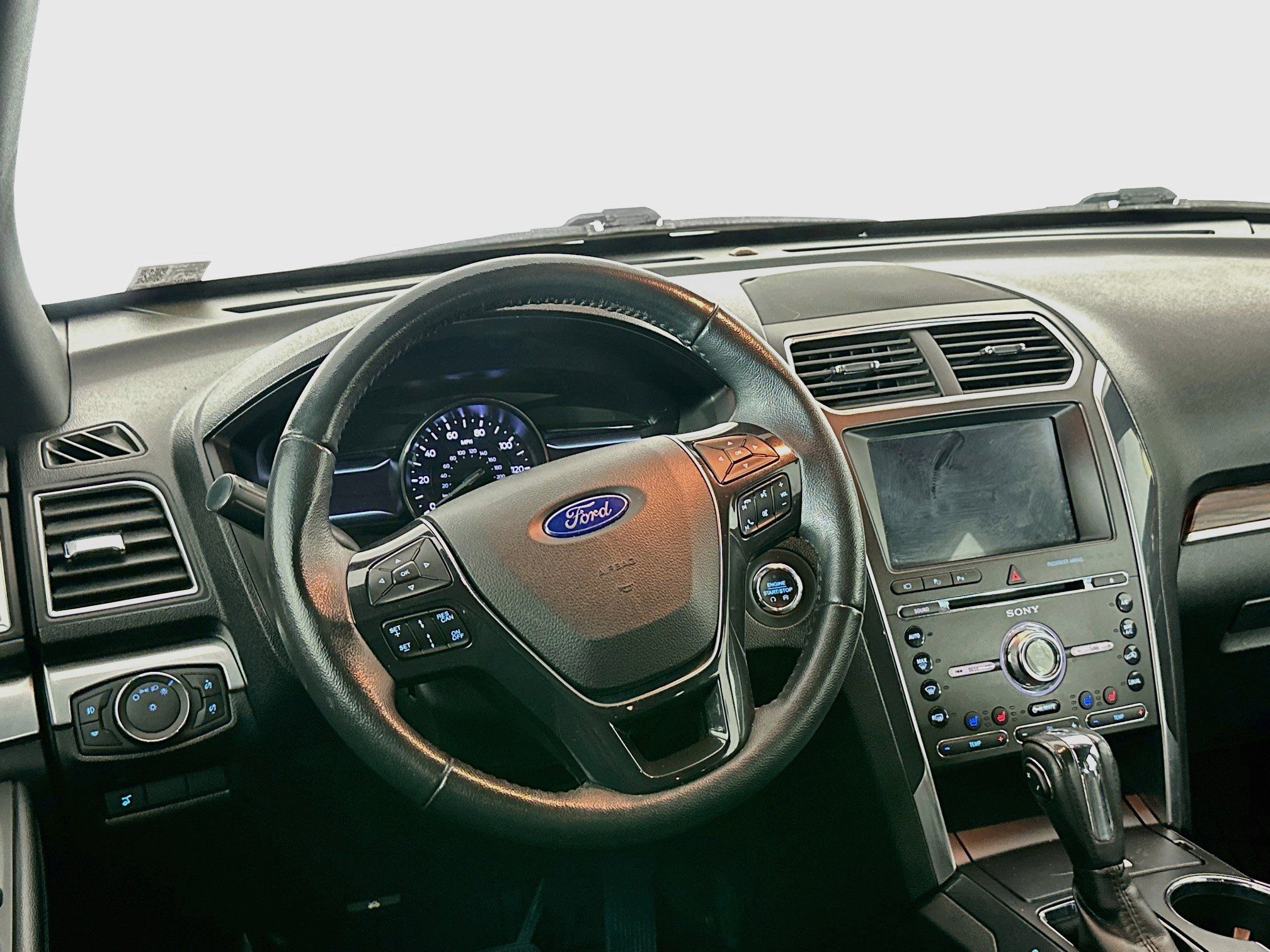 Used 2018 Ford Explorer Limited w/ Equipment Group 301A FWD image 18