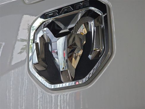 Used 2019 RAM 1500 Big Horn image 25