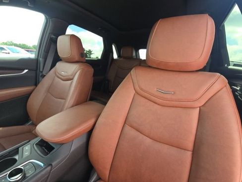 Used 2025 Cadillac XT5 Premium Luxury w/ Technology Package FWD image 22