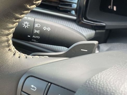 Used 2025 Toyota Camry SE w/ Convenience Package image 13