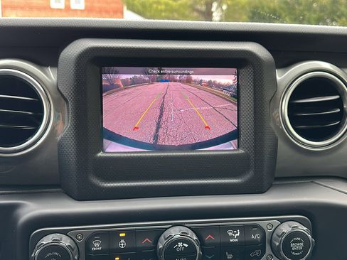 Used 2020 Jeep Wrangler Unlimited Sahara w/ Cold Weather Group image 19