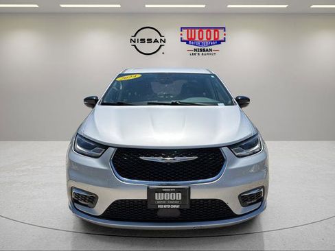 Used 2024 Chrysler Pacifica Limited FWD image 6
