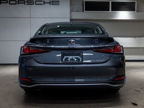 Used 2025 Lexus ES 300h w/ Premium Package image 18