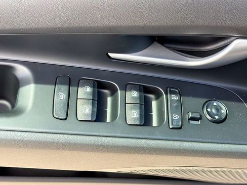 New 2026 Hyundai Elantra Limited FWD image 18