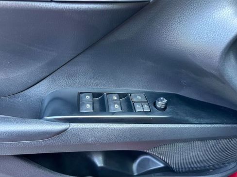 Used 2019 Toyota Camry LE image 28