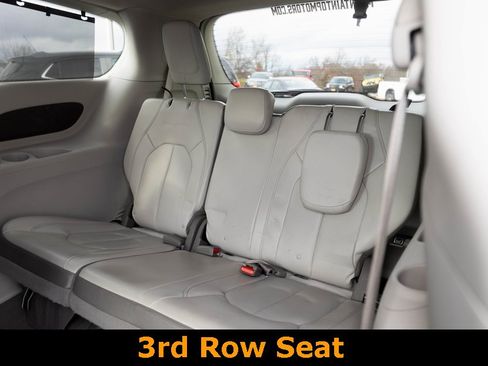 Used 2019 Chrysler Pacifica Touring-L w/ Advanced Safetytec Group image 27