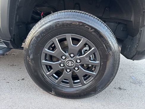 Used 2025 Toyota 4Runner SR5 image 32