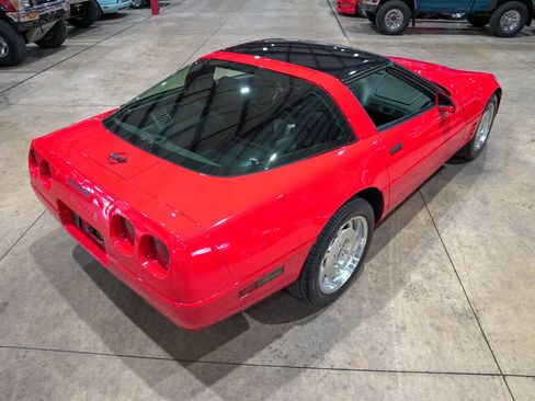 Used 1994 Chevrolet Corvette Coupe RWD image 17