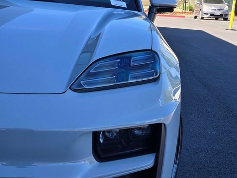 New 2026 Porsche Macan Turbo Electric image 12