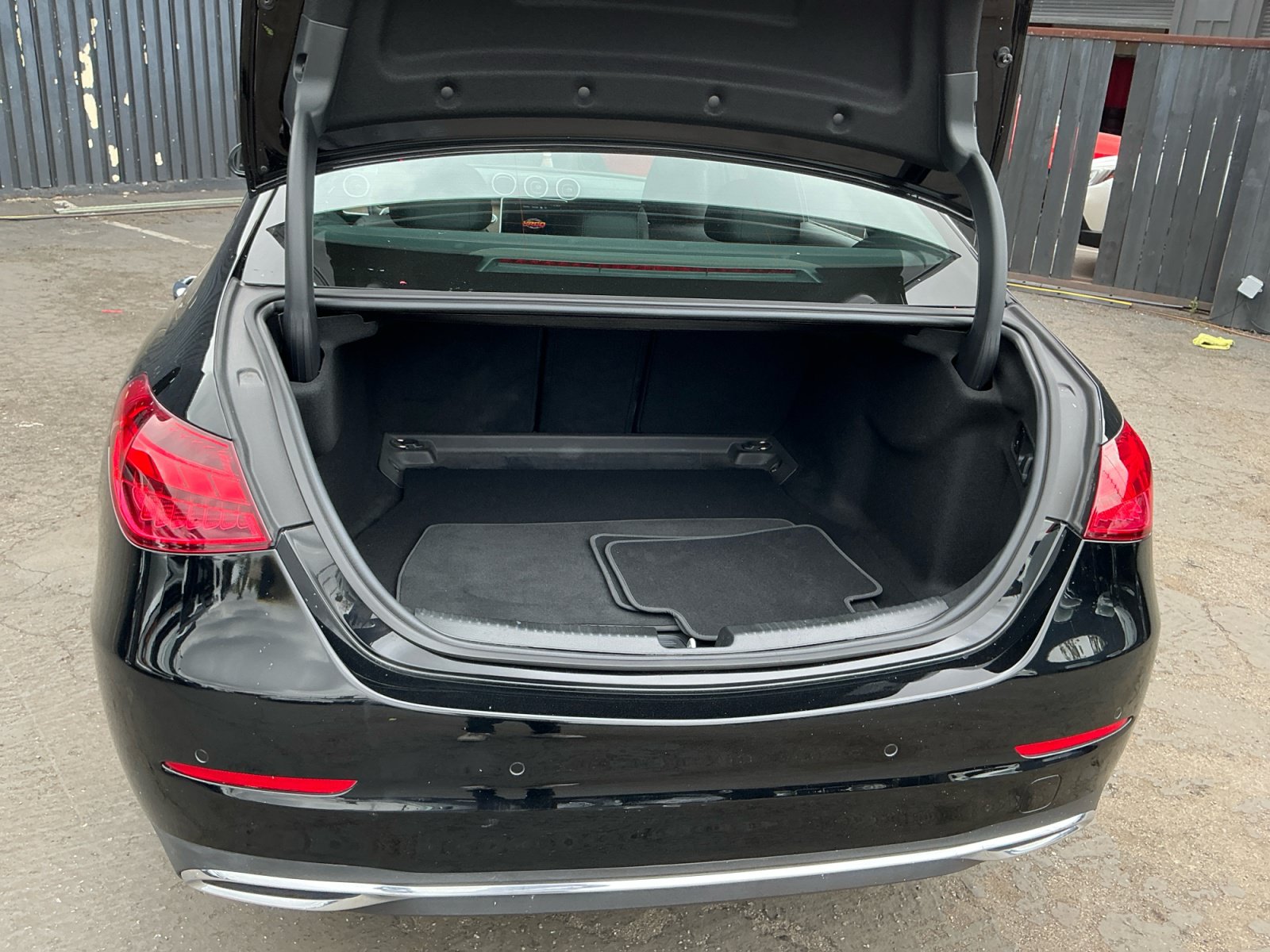 Used 2025 Mercedes-Benz C 300 Sedan image 25
