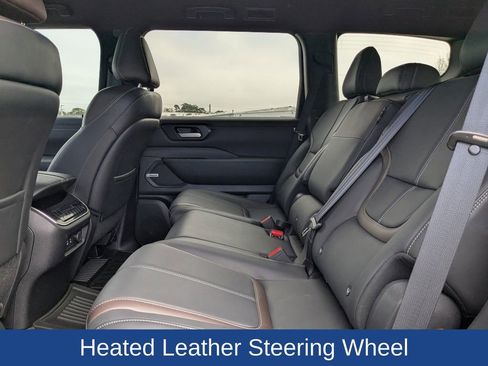 Used 2025 Nissan Armada SL image 15