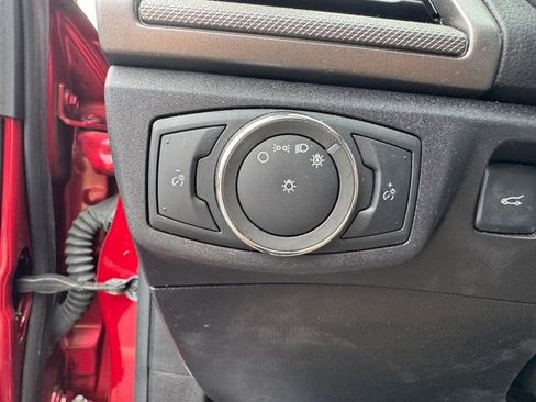 Used 2020 Ford Fusion SE image 25