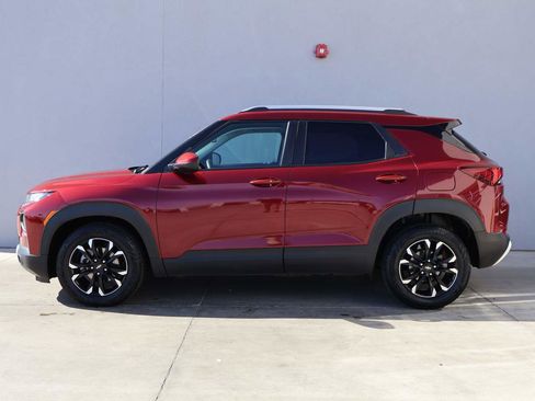 Used 2023 Chevrolet TrailBlazer LT w/ Convenience Package image 2