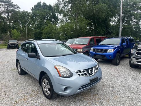 Used 2014 Nissan Rogue S w/ Convenience Package AWD/4WD image 3