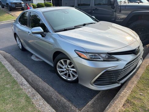 Used 2022 Toyota Camry LE FWD image 9