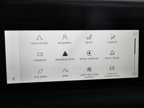 Used 2023 Land Rover Defender 90 S image 34