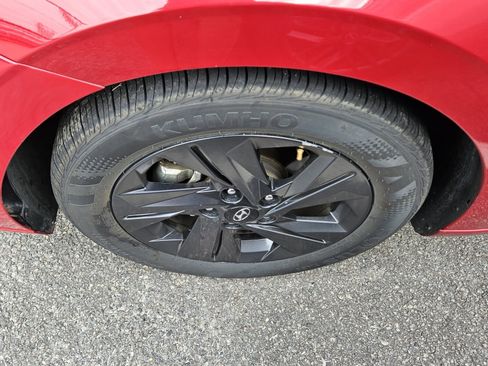 Used 2023 Hyundai Elantra SEL image 4