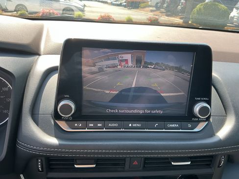 Used 2021 Nissan Rogue S FWD image 17