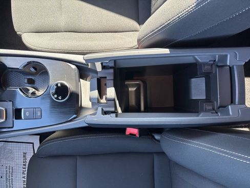 Used 2023 Nissan Rogue S AWD/4WD image 10