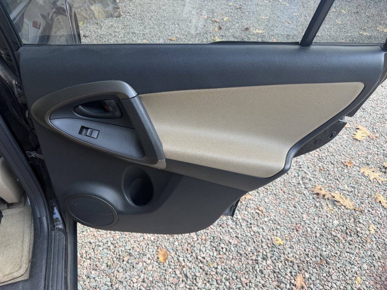Used 2010 Toyota RAV4 Limited AWD/4WD image 9