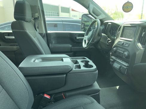 Used 2025 Chevrolet Silverado 2500 Custom w/ Custom Value Package image 8