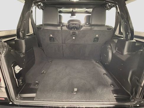 Used 2019 Jeep Wrangler Unlimited Sahara AWD/4WD image 23