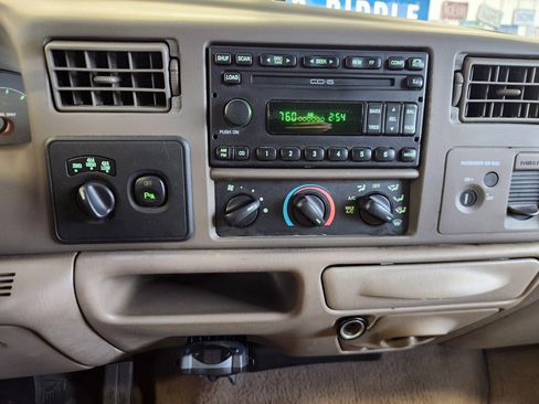 Used 2001 Ford F250 Lariat image 4