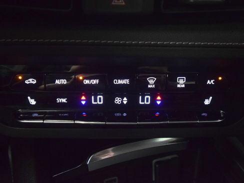 Used 2023 Buick Envision Preferred FWD image 32