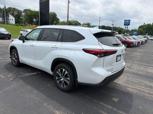 Used 2023 Toyota Highlander XLE AWD/4WD image 30